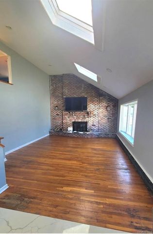 623 Nimrod Court, North Babylon, NY 11703