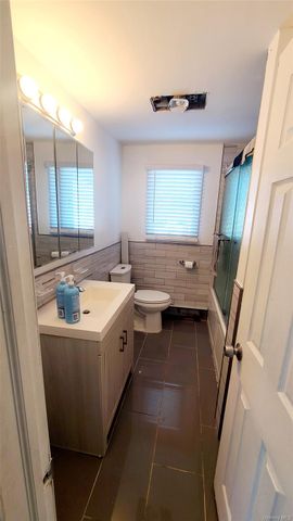 623 Nimrod Court, North Babylon, NY 11703