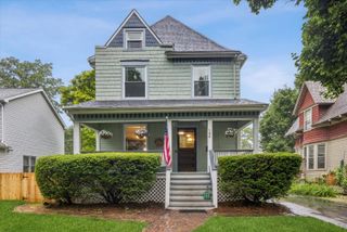 134 N Kensington Avenue, La Grange, IL 60525