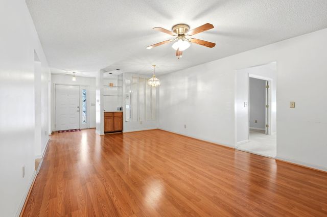 129 Hickory Dr., Conway, SC 29526