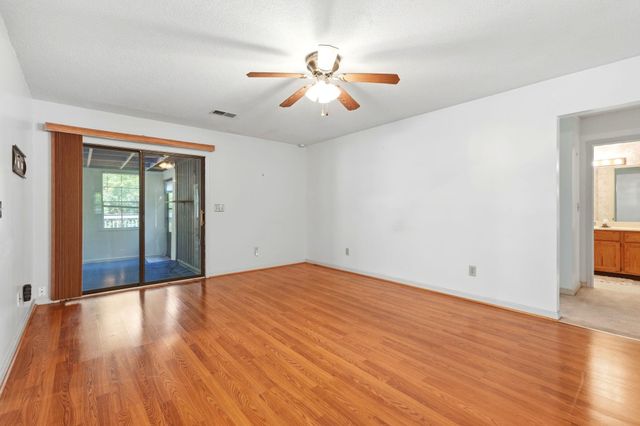 129 Hickory Dr., Conway, SC 29526
