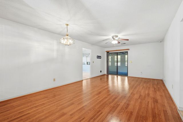 129 Hickory Dr., Conway, SC 29526