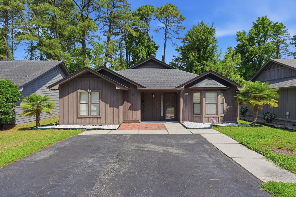 129 Hickory Dr., Conway, SC 29526