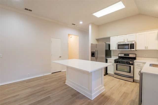 317 White Oak Drive, Lake Dallas, TX 75065