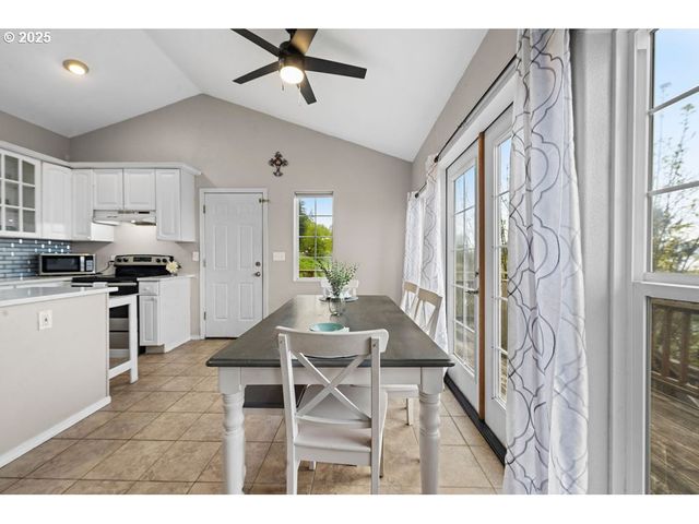4841 CEDAR St, Astoria, OR 97103