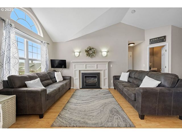 4841 CEDAR St, Astoria, OR 97103
