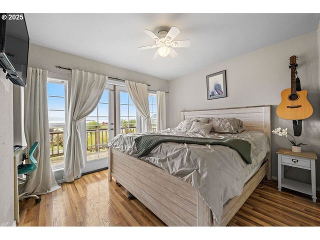 4841 CEDAR St, Astoria, OR 97103