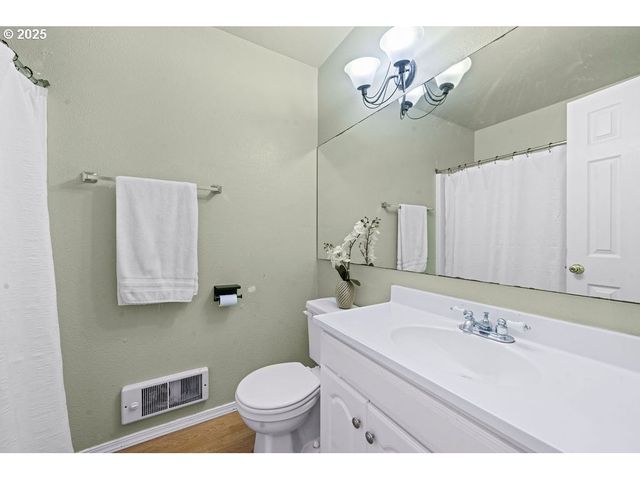 4841 CEDAR St, Astoria, OR 97103