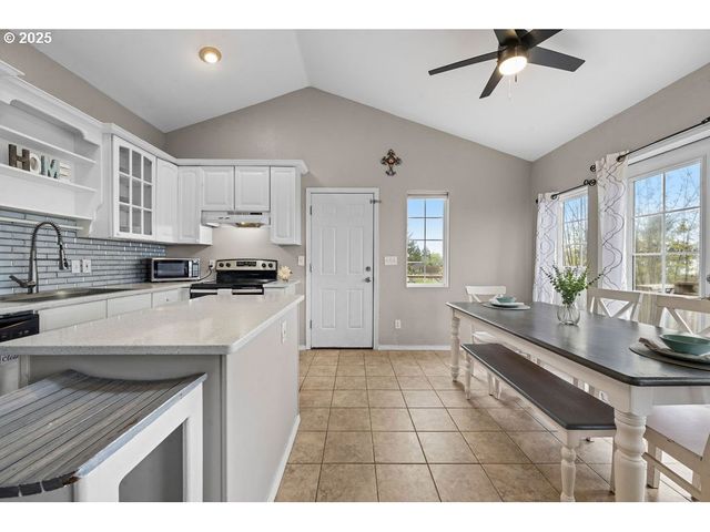 4841 CEDAR St, Astoria, OR 97103