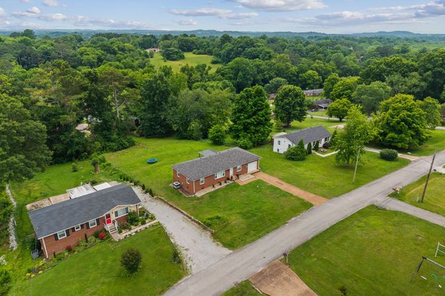 103 Oak Dr, Columbia, TN 38401
