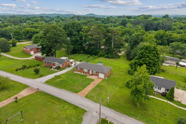 103 Oak Dr, Columbia, TN 38401