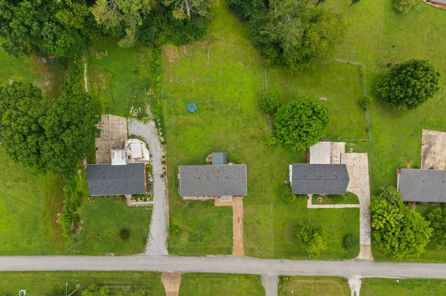 103 Oak Dr, Columbia, TN 38401