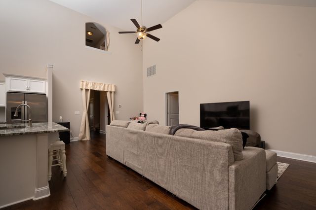 1377 Apple Blossom Rd, Clarksville, TN 37042