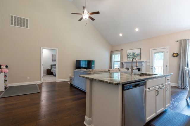 1377 Apple Blossom Rd, Clarksville, TN 37042