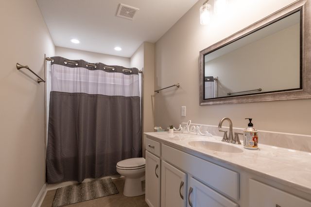 1377 Apple Blossom Rd, Clarksville, TN 37042