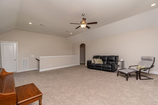 1377 Apple Blossom Rd, Clarksville, TN 37042
