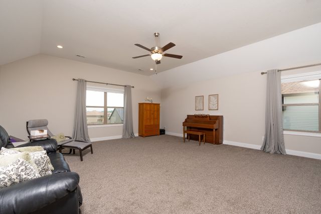1377 Apple Blossom Rd, Clarksville, TN 37042