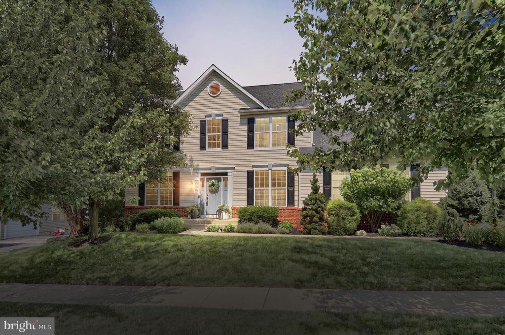 654 SILVER MAPLE CIR, Seven Valleys, PA 17360