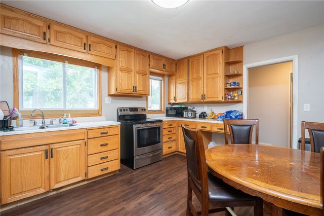 521 29th Street NE, Cedar Rapids, IA 52402