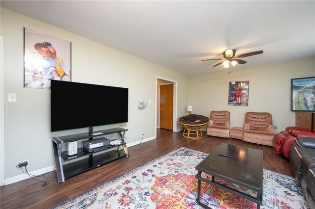 521 29th Street NE, Cedar Rapids, IA 52402