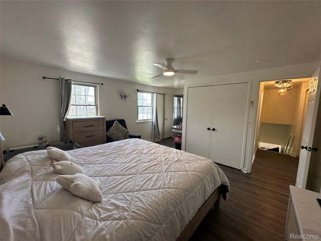 25880 Cherry Hill Road, Dearborn Heights, MI 48127