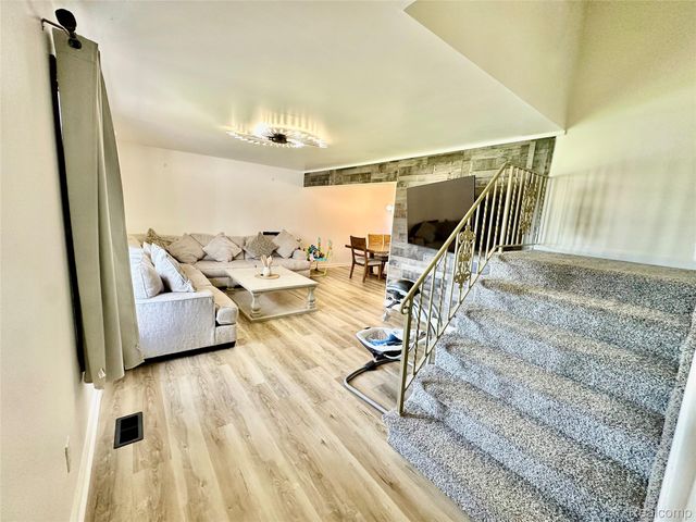 25880 Cherry Hill Road, Dearborn Heights, MI 48127