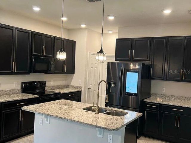 1010 ATLANTIC AVENUE, Fruitland Park, FL 34731