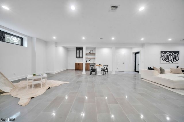 17 Belvedere Drive, Livingston Twp., NJ 07039