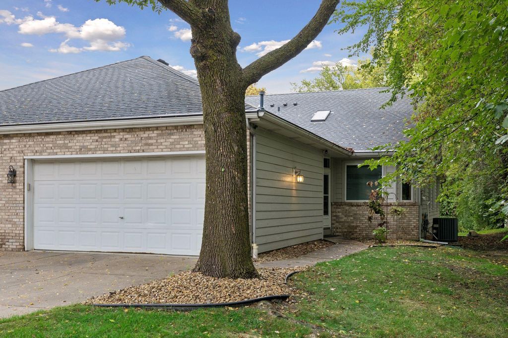 695 Emerald Ridge, Roseville, MN 55113 — exterior