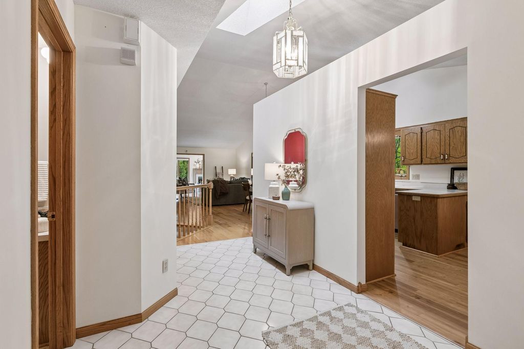 695 Emerald Ridge, Roseville, MN 55113 — photo 3