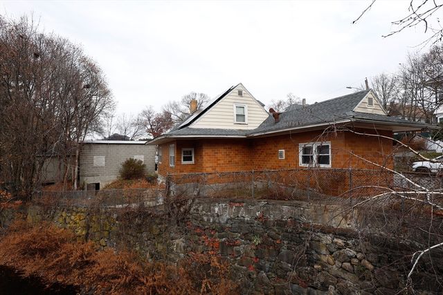 2 Horne St, Methuen, MA 01844