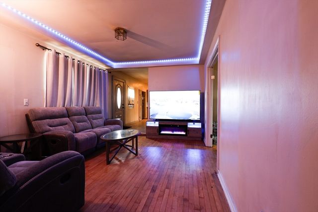 2 Horne St, Methuen, MA 01844