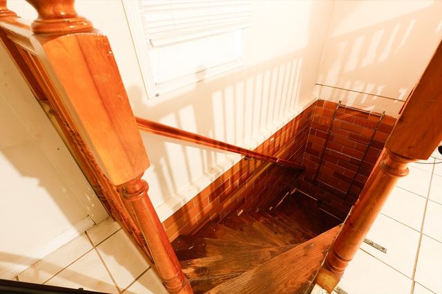 2 Horne St, Methuen, MA 01844