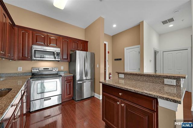 22 Ave At Port Imperial 512, West New York, NJ 07093