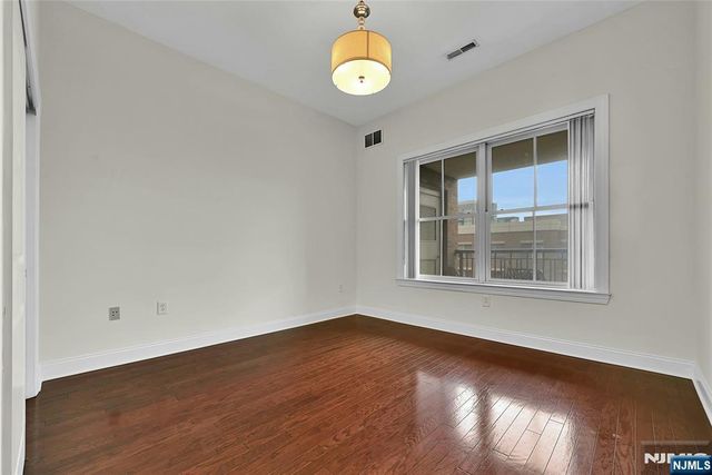 22 Ave At Port Imperial 512, West New York, NJ 07093
