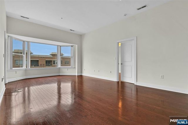 22 Ave At Port Imperial 512, West New York, NJ 07093