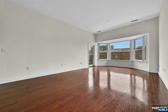 22 Ave At Port Imperial 512, West New York, NJ 07093