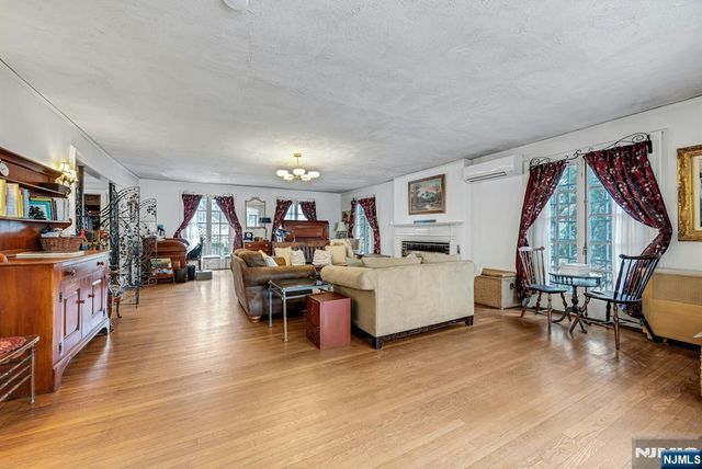401 Wearimus Road, Ho-ho-kus, NJ 07423