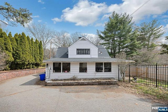 401 Wearimus Road, Ho-ho-kus, NJ 07423