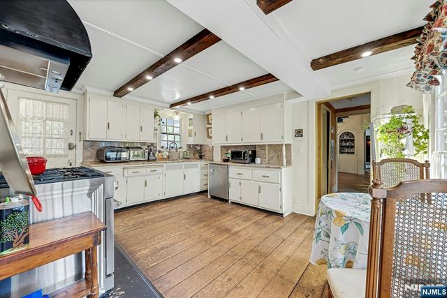 401 Wearimus Road, Ho-ho-kus, NJ 07423
