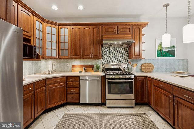 2219 LOCUST ST, Philadelphia, PA 19103