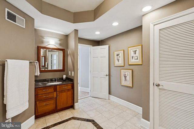 2219 LOCUST ST, Philadelphia, PA 19103