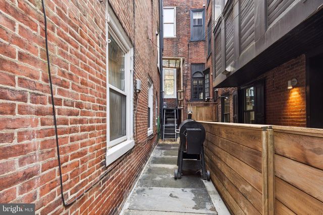 2219 LOCUST ST, Philadelphia, PA 19103