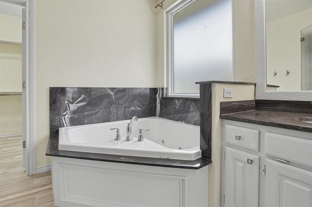 4104 Ainsley Court, Edmond, OK 73034