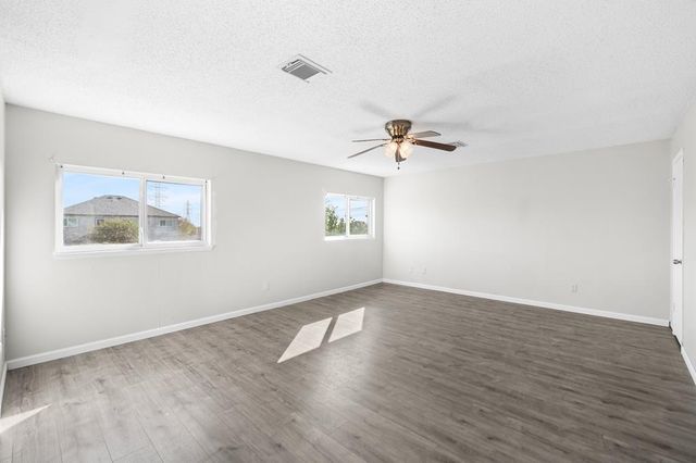 8010 Chestnut Gate Dr, Converse, TX 78109