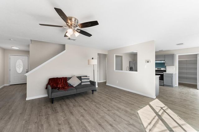 8010 Chestnut Gate Dr, Converse, TX 78109