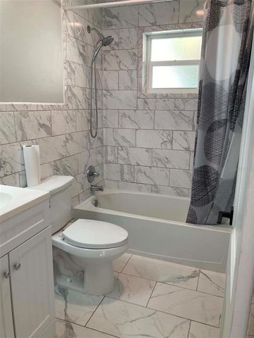 31 W OAKWOOD STREET 2, Tarpon Springs, FL 34689