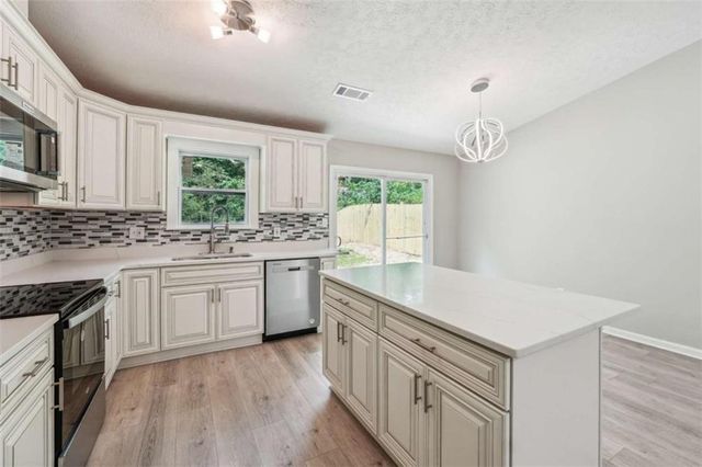5017 Galbraith Circle, Stone Mountain, GA 30088