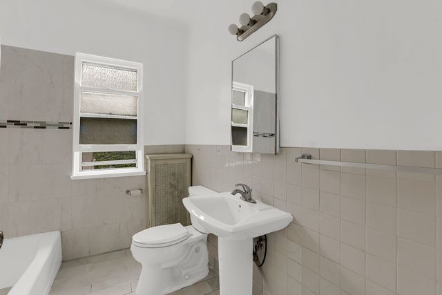 5814 N WINTHROP Avenue 2, Chicago, IL 60660