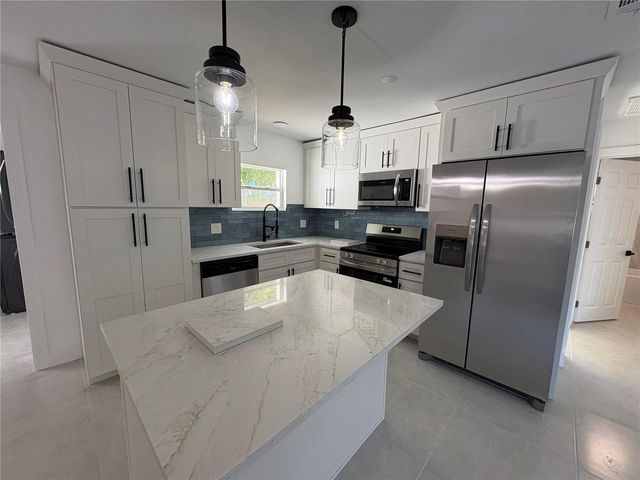 800 SAINT PETERSBURG DRIVE W, Oldsmar, FL 34677